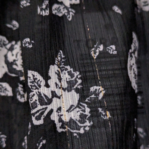 Torrid Black Autumn Floral Crinkle Chiffon Short Flutter Sleeve Top 1X (14-16) - Picture 5 of 12